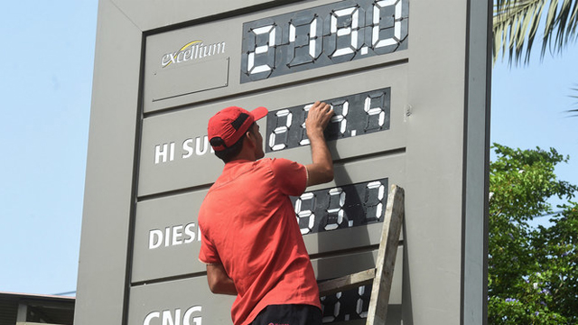 پٹرولیم مصنوعات میں ایک بار پھر کمی کا امکان