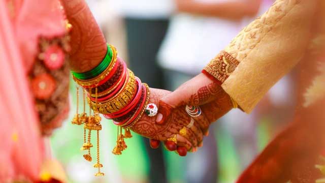 کراچی میں سی ویو کے قریب سے خاتون اور مرد کی لاش برآمد