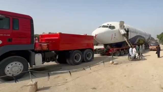 ملکی تاریخ میں پہلی بار مسافر طیارے کی بذریعہ سڑک منتقلی