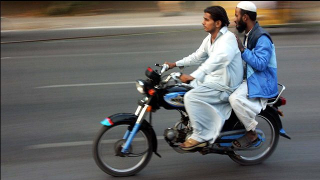بغیر ہیلمٹ موٹرسائیکل سواروں کے خلاف سخت کارروائی کا فیصلہ