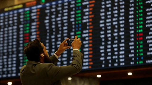 پاکستان اسٹاک ایکسچینج انڈیکس نے ایک اور سنگ میل عبور کر لیا