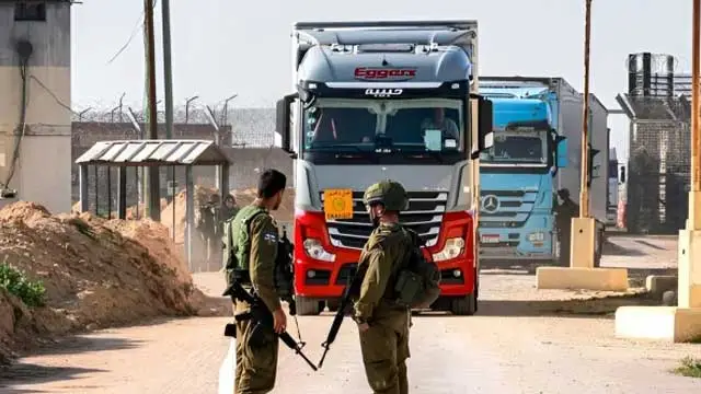 صہینیوں نے غزہ کیلئے بھیجے گئے 100 سے زائد ٹرکوں کو لوٹ لیا