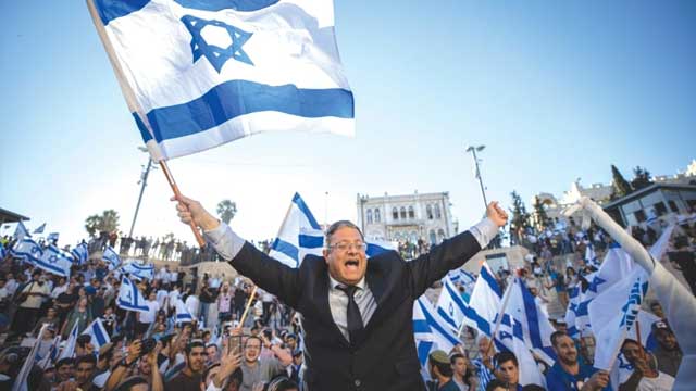 صہیونی وزیر  نے آبادکاروں کے ہمراہ ابراہیمی مسجد پر دھاوا بول دیا