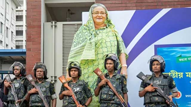 مفرور شیخ حسینہ کی گرفتاری کیلئے انٹرپول سے وارنٹ جاری کروانے کا فیصلہ