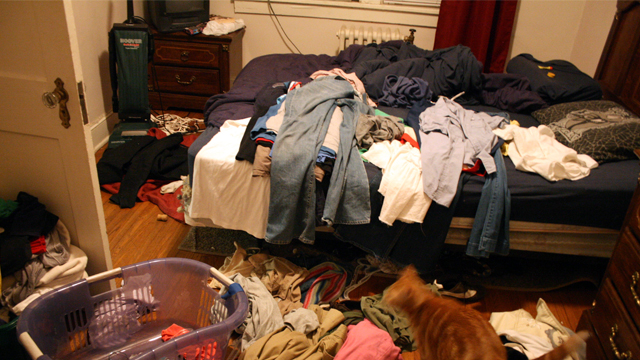 عدالت نے بہن کو بھائی کے کمرے کی صفائی سے روک دیا