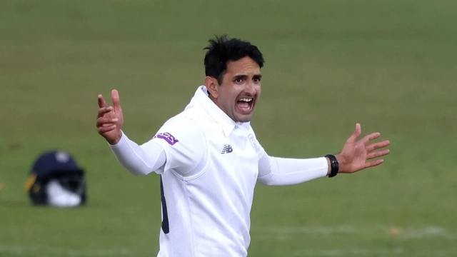 محمد عباس نے عمران خان کا دہائیوں پرانا ریکارڈ برابر کردیا