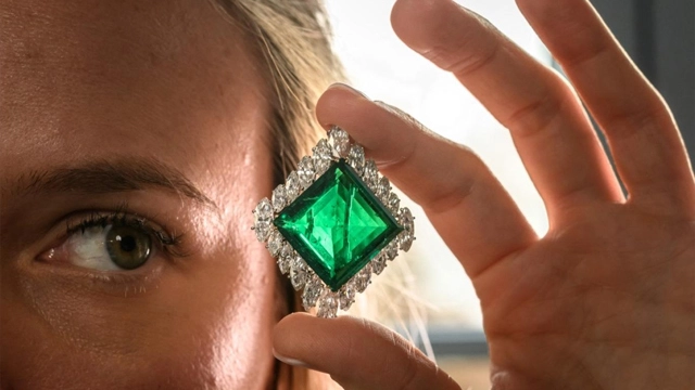 آغا خان کا زمرد اربوں میں نیلام