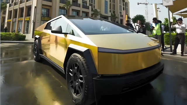 سونے سے بنی الیکٹرک کار صرف 37 ہزار روپے میں دستیاب