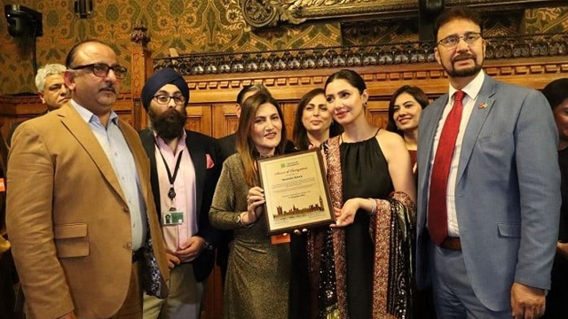ماہرہ خان کو خصوصی خدمات پر اہم ایوارڈ مل گیا
