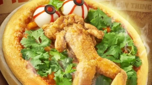 کھانے کے شوقین افراد کیلئے ’مینڈک‘ پیزا مارکیٹ میں آگیا