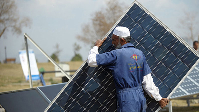 سولر پینلز کی قیمتوں میں اچانک بڑا اضافہ ہو گیا