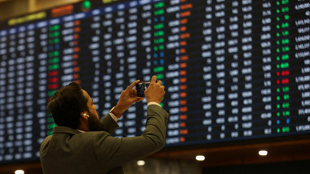 پاکستان اسٹاک مارکیٹ نے 92 ہزار کی نئی تاریخی حد کو چھو لیا