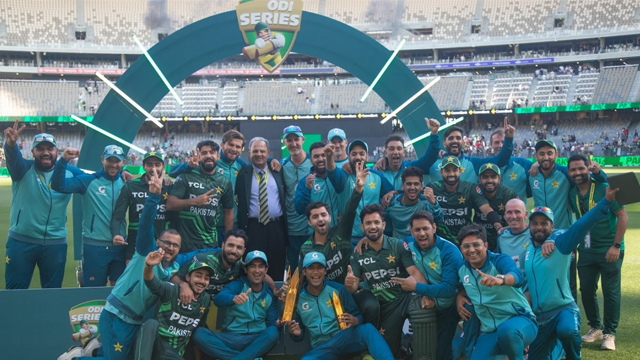 پاکستانی ٹیم نے آسٹریلیا کو 22 سال بعد سیریز میں تاریخی شکست دیدی