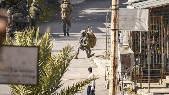 شام پر قبضہ؛ اسرائیل نے شامیوں کو ہتھیار ڈالنے کی دھمکی دیدی