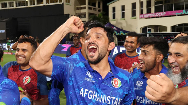 افغانستان کے نامور کرکٹر پر جرمانہ عائد ہو گیا