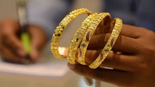 سونے کی قیمت میں کمی، فی تولہ کتنے کا ہوگیا؟