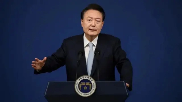 جنوبی کوریا کے صدر کا ملک میں نافذ مارشل لاء اٹھانے کا اعلان