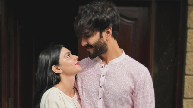 طلاق  کی افواہیں، فیروز خان کی اہلیہ کیساتھ نئی تصاویر وائرل