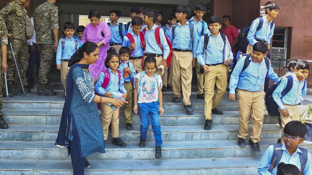 40 سے زائد اسکولوں کو بم سے اُڑانے کی دھمکیاں