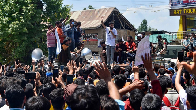 مقبوضہ کشمیر میں خزانے کو شدید مالی بحران کا سامنا، ٹھیکیدار رل گئے