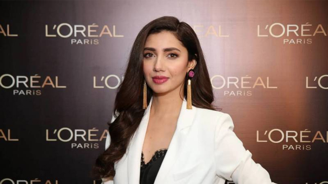 ماہرہ خان کی سبز بنارسی ساڑھی میں حُسن کے جلوے