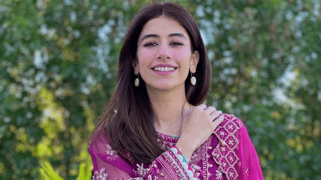 سائرہ یوسف کی اسٹور میں چوری کی ویڈیو نے تہلکہ مچا دیا