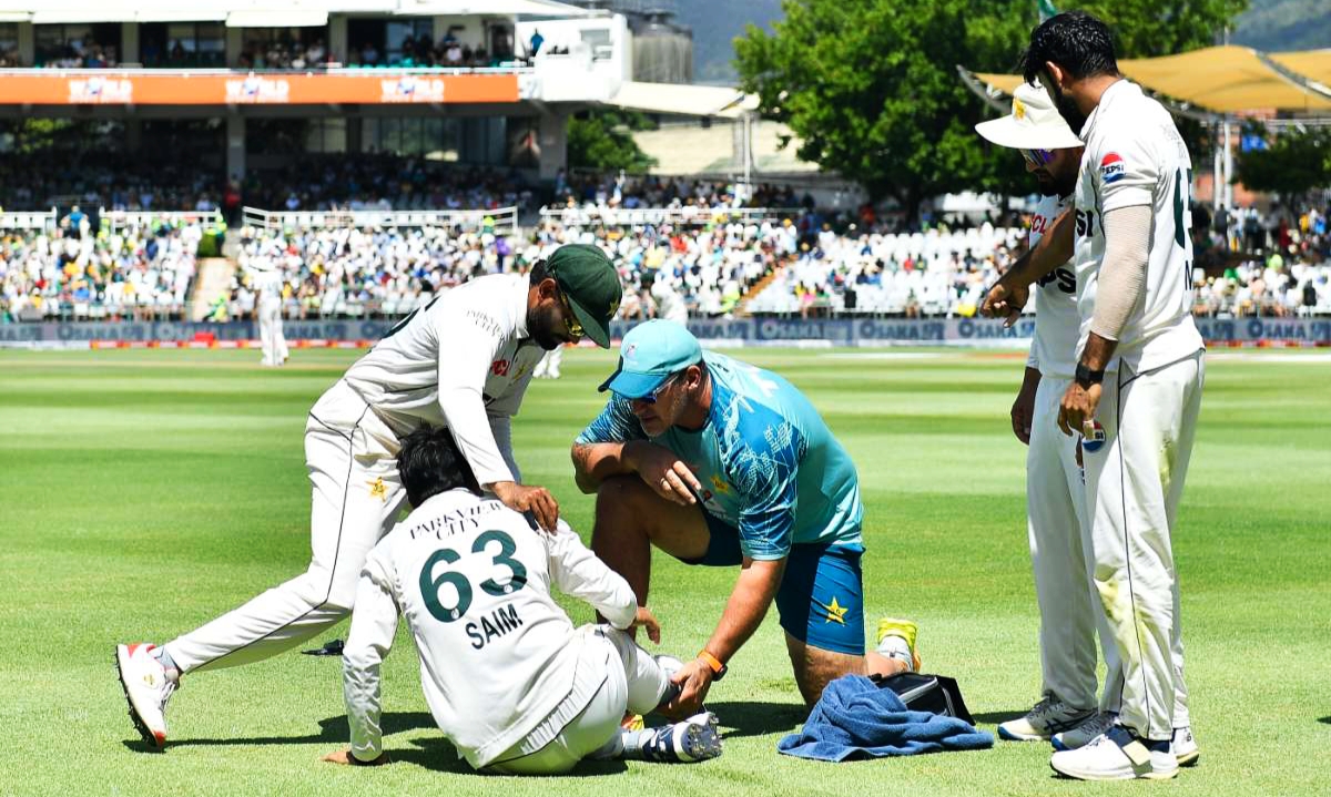 کیا صائم انجری کے باعث چیمپئنز ٹرافی سے باہر ہوسکتے ہیں؟