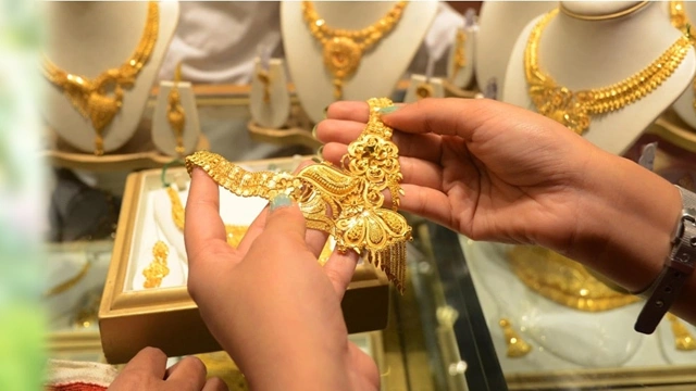 ملک میں سونے کی قیمت میں ایک دم بڑا اضافہ