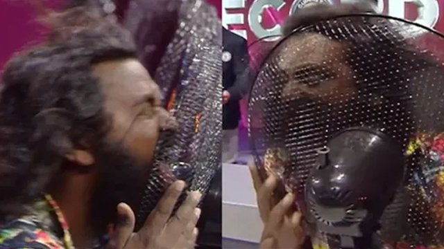 زُبان سے 57 پنکھوں کے بلیڈز روکنے کا عالمی ریکارڈ قائم