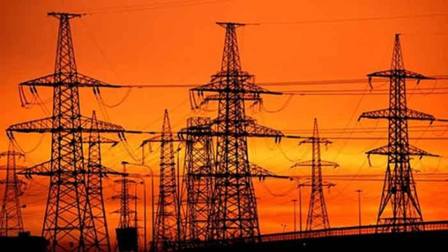 وفاقی وزیر نے بجلی کی قیمتوں سے متعلق عوام کو خوشخبری سنادی