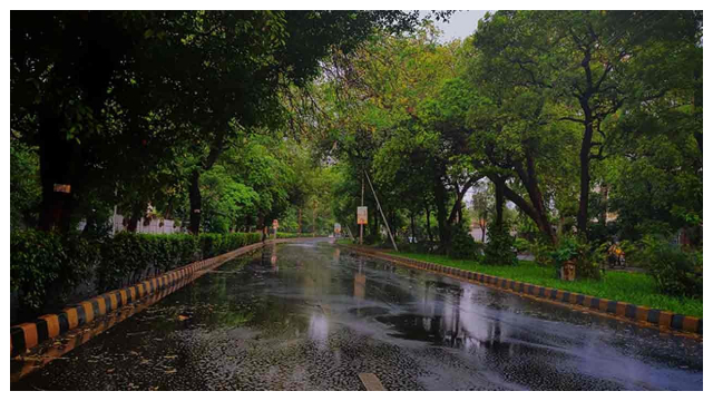 لاہور میں مختلف مقامات پر وقفے وقفے سے بارش؛ موسم خوشگوار