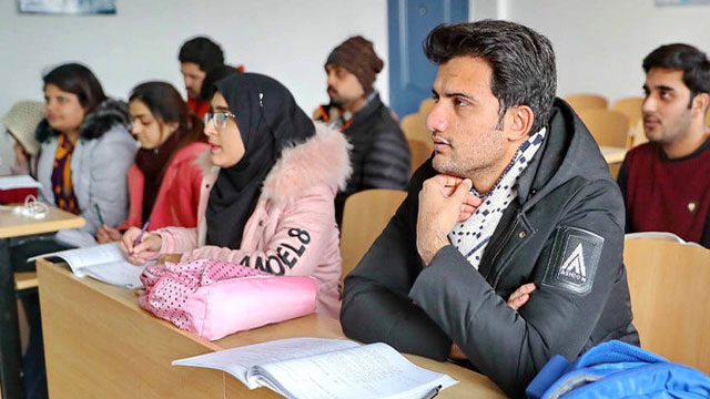 خواتین کی یونیورسٹیز میں مرد پروفیسرز اور اساتذہ کو ہٹانے کا فیصلہ