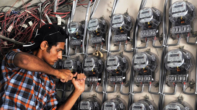 ملک بھر کے بجلی صارفین کیلئے قیمت میں کمی کا امکان