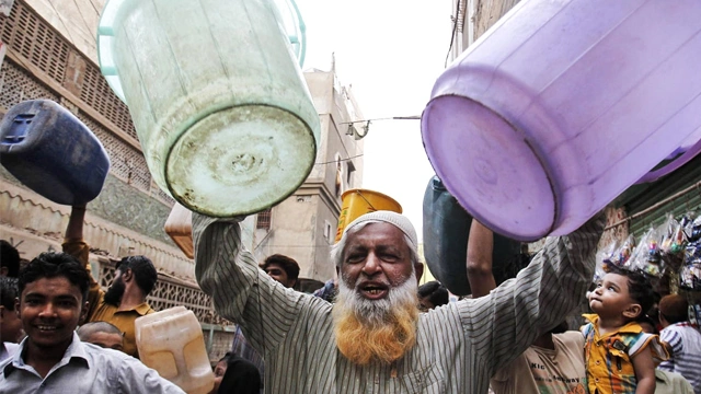 کراچی میں پانی چوروں کے خلاف کارروائی کا فائنل راؤنڈ شروع