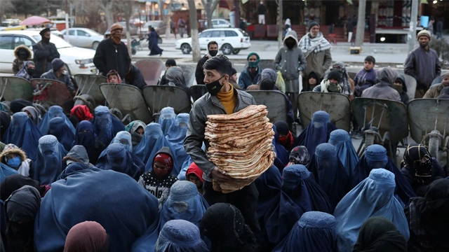امریکی امداد کی معطلی: افغانستان معاشی بحران کا شکار