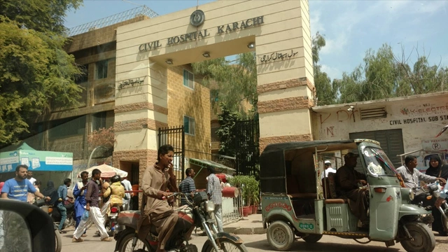 علاج کیلئے سرکاری اسپتال آنیوالے غریب عوام پارکنگ مافیا کے ہتھے چڑھ گئے