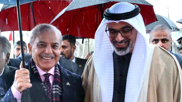 ابو ظبی کے ولی عہد کا پاکستان پہنچنے پر پرتپاک استقبال، گارڈ آف آنر پیش