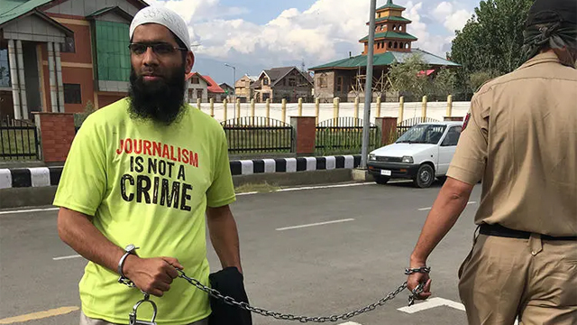 مقبوضہ کشمیر؛ مودی میڈیا پالیسی پر صحافیوں کی گرفتاریاں، مقدمات درج
