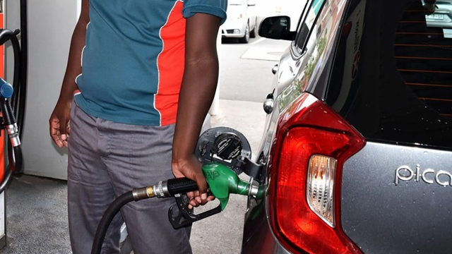 15 سال سے زائد پرانی گاڑیوں کو پیٹرول دینے پر پابندی عائد