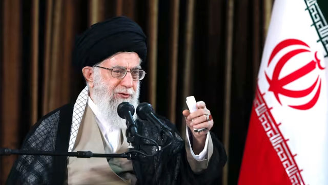 دھمکیوں کیساتھ مذاکرات؛ ایرانی سپریم لیڈر کا ٹرمپ کو انکار