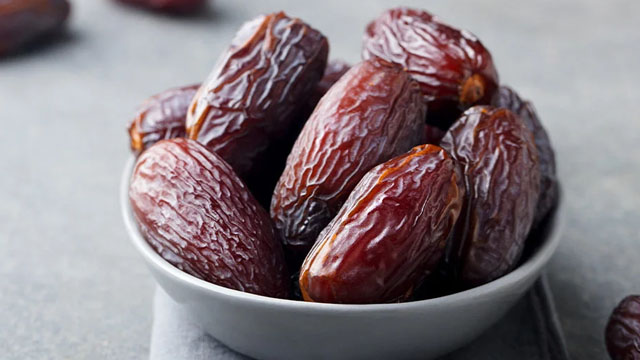 افطار کے بعد سردی لگنے کی وجہ؟ کس چیز کی جسم میں کمی کو ظاہر کرتی ہے