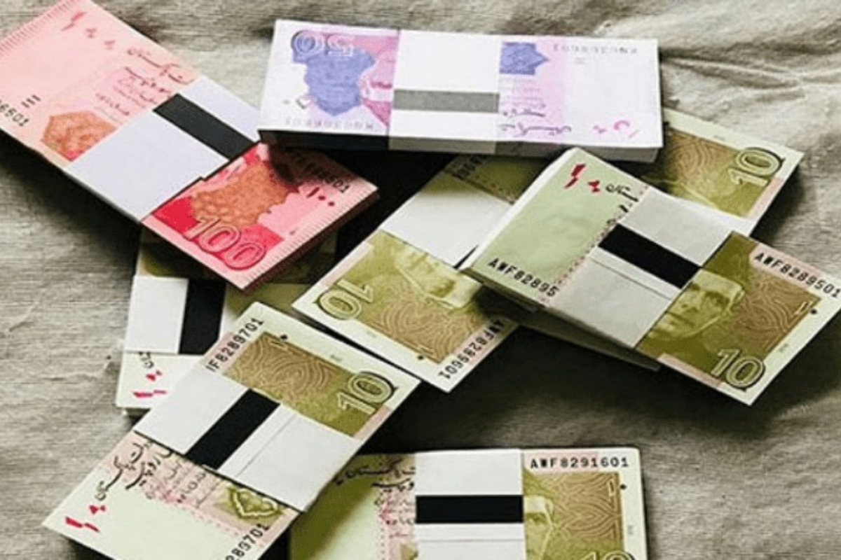 ڈیمانڈ میں اضافہ؛ نئے کرنسی نوٹوں کی گڈیاں کس ریٹ پر ملنے لگیں؟