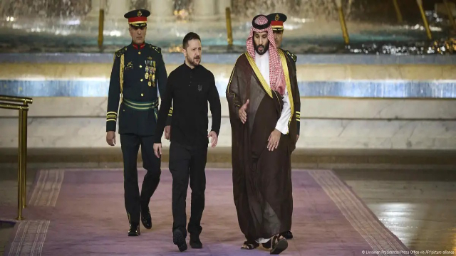 یوکرین کے صدر جنگ بندی مذاکرات کے لیے جدہ پہنچ گئے