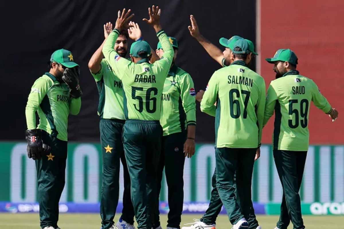 پاکستانی بالرز نے ایک اننگ میں "ایکسٹرا رنز” لٹانے کا نیا ریکارڈ بنالیا