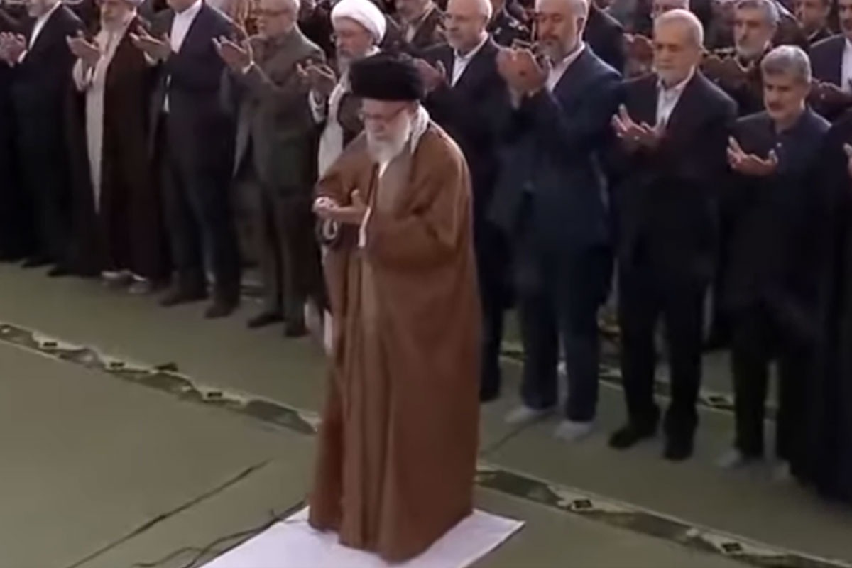 امریکا نے اگر ایران پر حملہ کیا تو اسے بھرپور جواب ملے گا، ایرانی سپریم لیڈر کا عید اجتماع سے خطاب