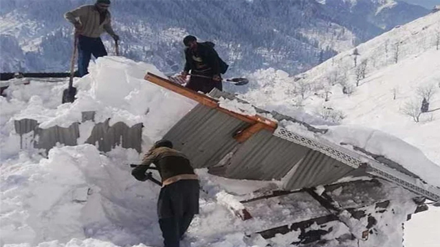 برف میں 90 منٹ تک دفن رہنے والا شخص زندہ بچ نکلا