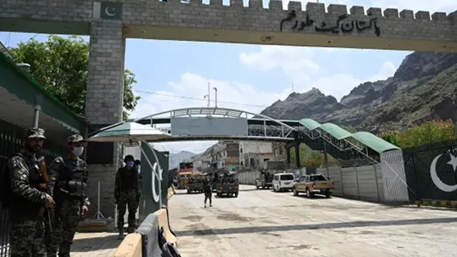 طورخم 12ویں روز بھی بند، افغان فورسز کی سرحد پار دہشتگردی جاری
