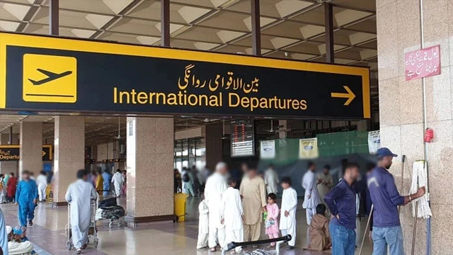 کراچی ایئرپورٹ سے 2339 مسافر آف لوڈ، وجہ بھی سامنے آگئی