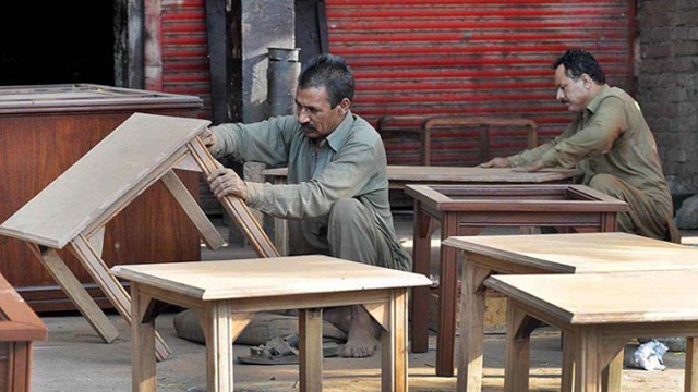 کیمیکل بنانے والی پاکستانی کمپنی کاروبار بند کرکے فرنیچر تیار کرنے لگی