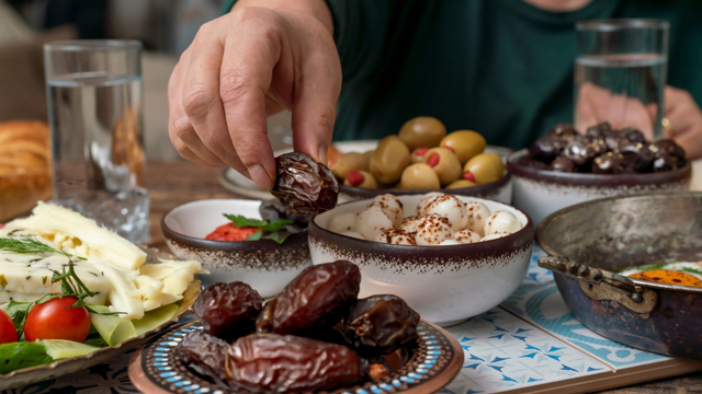 رمضان میں روزہ رکھنے کے حیران کُن فوائد جانتے ہیں؟